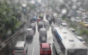 Serpong- Kemacetan parah di Serpong dan Hampir seluruh Jalan di Tangsel.Rabu (13/11)dt