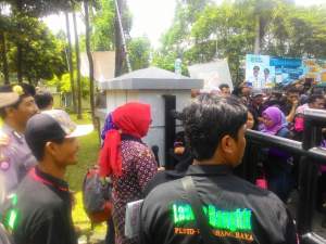 Tuntut Upah Sektoral, Buruh Demo DPRD Kota Tangerang