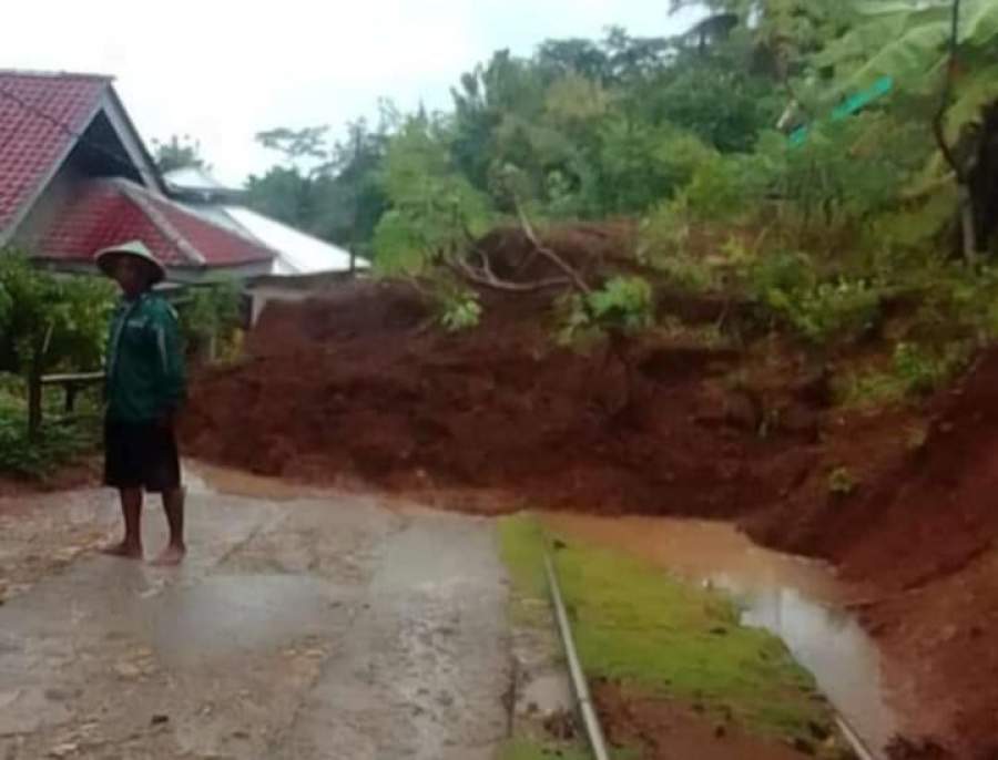 Digerojog Hujan Deras, 4 Rumah di Pacitan Hancur Terdera Longsor