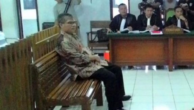 Dadang saat di sidang pengadilan tipikor Serang, Jaksa menuntut 5 Tahun Atas korupsi Alkes dan puskesmas 2010-2012 Kota Tangsel, Rabu Malam (12/8).