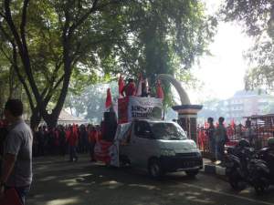 Massa PDIP Mulai Bekumpul di Lapangan Ahmad Yani