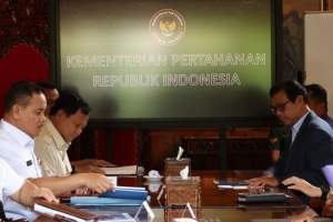 Menhan Prabowo Bertemu Gubernur Lemhannas, Diskusi Isu Pertahanan Terkini