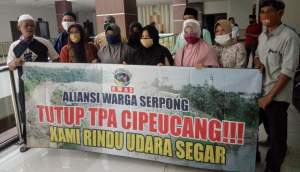 Teriakan Warga Serpong di Gedung DPRD Tangsel, Tutup Cipeucang!