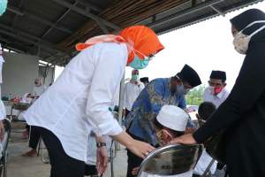 Walikota Tangsel Berikan Santunan Yatim di 6 Kelurahan di Kecamatan Setu