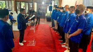 Ketua DPW PAN Banten Syafrudin saat lantik pengururus DPC PAN se-Tangsel di Resto Anggrek, Serpong.