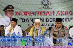Pj Gubernur Al Muktabar Hadiri Istighosah Akbar di Masjid Agung Banten Lama