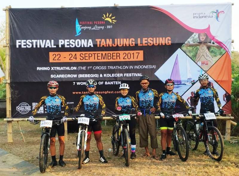  atlet sepeda MTB Jalur Pipa Gas (JPG)saat berlomba Pada Festival Pesona Tanjung Lesung Cross (XTriathlon), Pandeglang, Banten