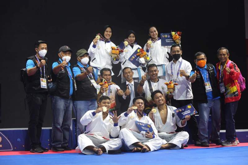Sulawesi Selatan Kawinkan Medali Emas Karate Kata Beregu