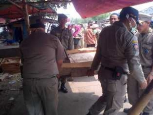 Penertiban PKL di Pasar Sentiong,Balaraj oleh Satpol PP