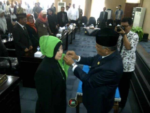 Siti Fatimah Resmi Gantikan Abdul Qodir Duduki Kursi DPRD