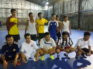Awak media Tangsel yang turut ikut pola hidup sehat dengan berolahraga futsal di Lapangan Futsal Diamond milik Ajib Hamdani.