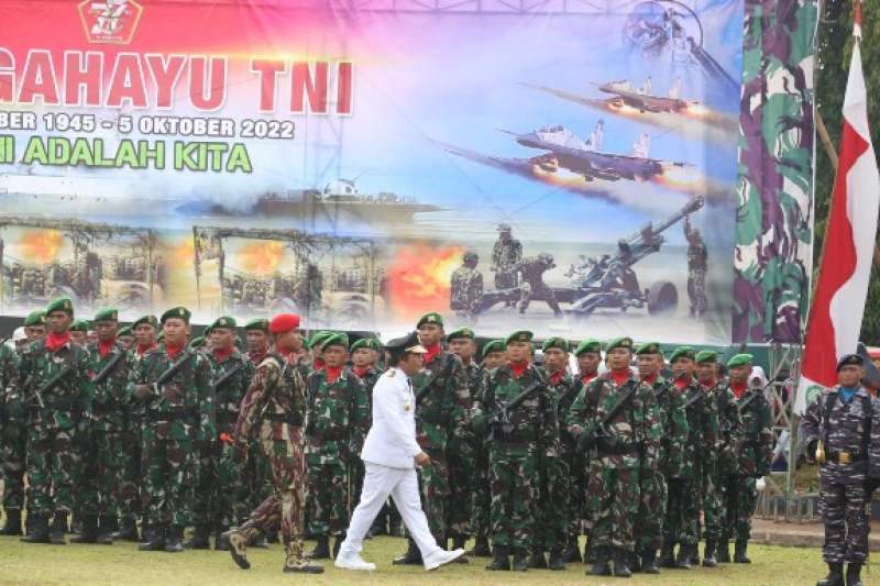 Pj Gubernur Banten Al Muktabar Pimpin Upacara HUT TNI ke 77 di Alun-alun Rangkasbitung, Kabupaten Lebak