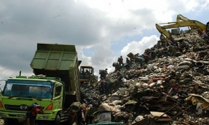 Kota Bau Sampah, DPRD Desak Gunakan Alat Modern