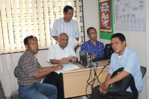 Tim Forum Kota Sehat Tangsel di pimpin H Koswara, foto bersama dengan teamnya