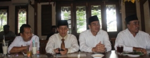 Serpong- Saresahan oleh para penggagas Tangsel dipimpin Zarkasih Nur,Selasa (26/11)DT