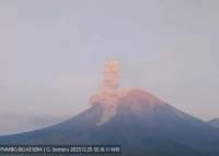 Gunung Semeru Erupsi, Warga Diminta Tidak Melakukan Aktivitas di Radius 13 Km