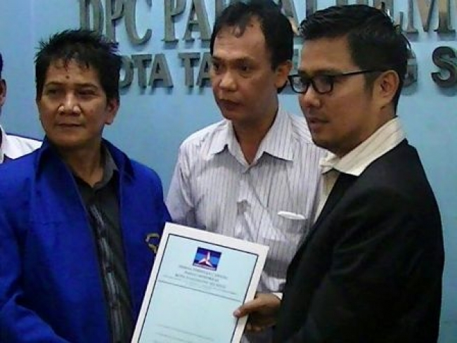 Ivan Ajie Purwanto saat mengikuti penjaringan calon Walikota Tangsel di Partai Demokrat
