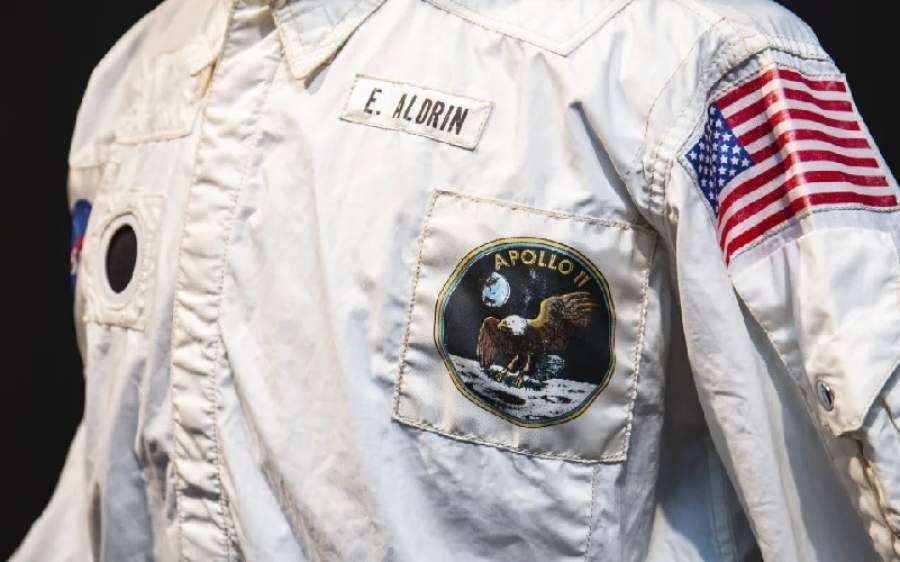Fantastis! Astronaut Buzz Aldrin Lelang Jaket yang Pernah Dipakai di Bulan Senilai Rp40 M