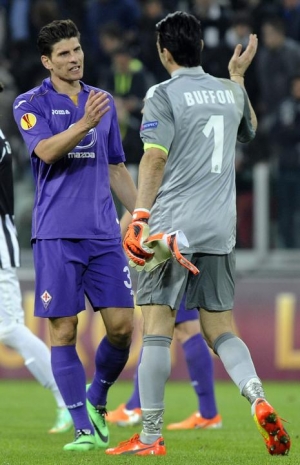 Mario Gomez dan Buffon