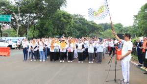 Pj Bupati Tangerang Hadiri Bazar dan Gerak Jalan HUT Korpri dan PGRI