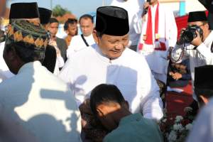 Menhan Prabowo Sholat Idul Adha Bersama Warga Bandung Barat