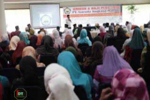 Wakil Walikota Tangerang H Sachrudin membuka peserta pengajian manasik Umroh dan Haji Plus