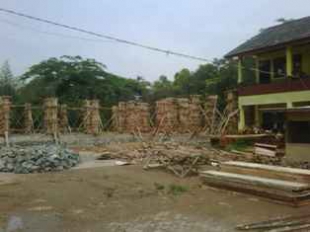 Bangunan Sekolah Hanya Tiang, Pemkot Tangsel Cuek