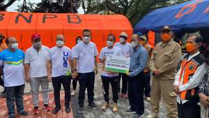 BPJS Ketenagakerjaan Serahkan Bantuan Secara Simbolis kepada Korban Banjir di Kota Serang