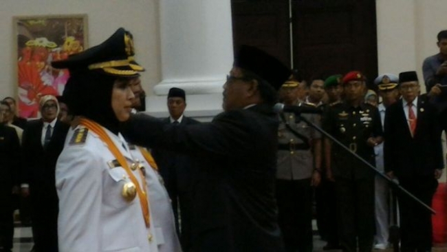 Rano Karno Lantik Walikota dan Wakil Walikota Tangsel