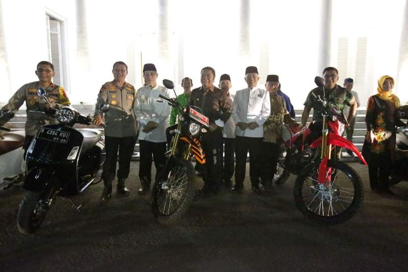 Pantau Malam Natal, Pj Gubernur Banten Al Muktabar Kendarai Motor Trail