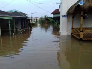Pondok Pesantren Atsaniyah yang terendam banjir di Kelurahan Buaran, Kecamatan Serpong, Kota Tangerang Selatan, 