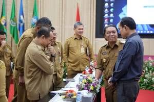 Jelang Hari Besar Agama, Pj Gubernur Banten Al Muktabar Targetkan Harga dan Pasokan Komoditas Pokok Kondusif