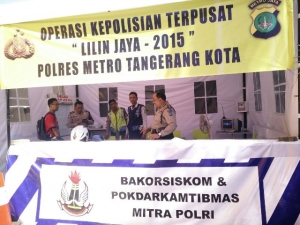 Kapolres saat memimpin apel operasi lilin jaya - persiapan pospam Polres Metro Tangerang Kota
