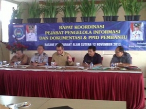 Serut- Wakil Walikota Tangsel Benyamin Davnie,dalam Rapat Koordinasi PPID,Alam Sutera.Selasa (12/11)DT