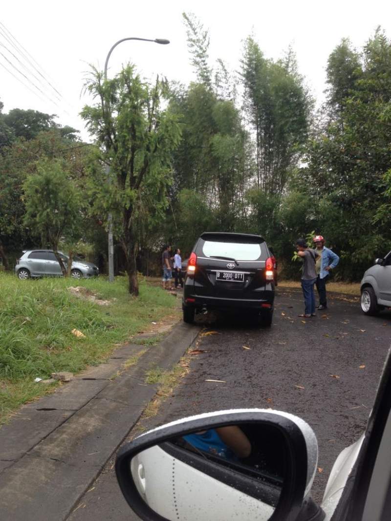 Kendaraan yang diduga untuk aksi perampokan di Nusa Loka BSD, Serpong, Kota Tangsel.