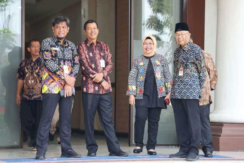 Hari Batik, Pj Sekda Virgojanti Ajak Cinta dan Bangga Batik dan Tenun Banten
