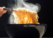 Hati-Hati! Ini 7 Makanan dan Minuman yang Sebaiknya Tak Dikonsumsi Bersamaan dengan Mie Instan