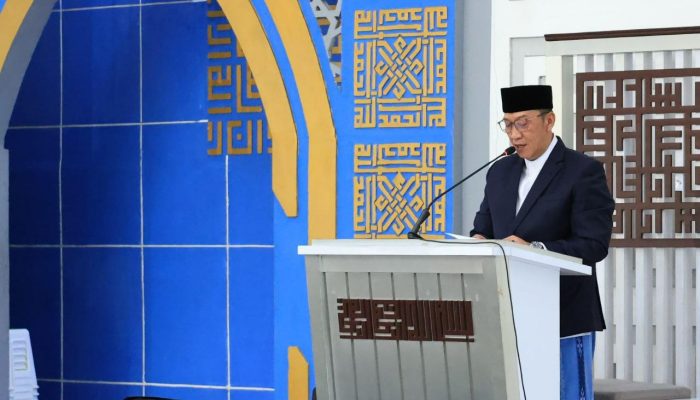 Idulfitri 1446 H, Sekda Bambang Ikuti Salat Id di Masjid Al-Ithishom
