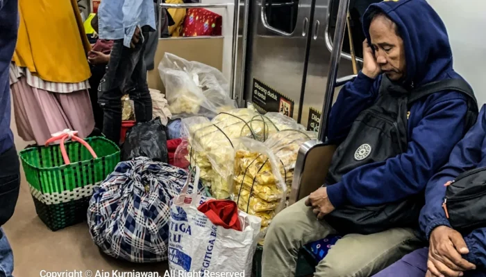 FOTO: Roda KRL Pertama untuk Pedagang Rangkasbtung-Tanah Abang