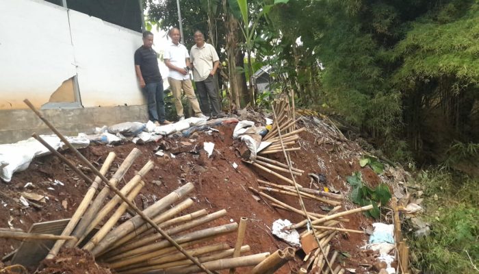 DARURAT! Longsor di Nusa Loka Tinggalkan Posyandu di Bibir Jurang
