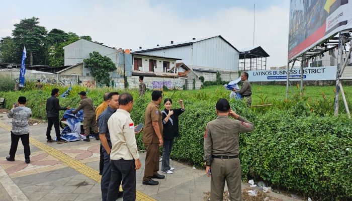 Komisi I DPRD Tangsel Pantau Pembongkaran Reklame Diduga Tak Berizin