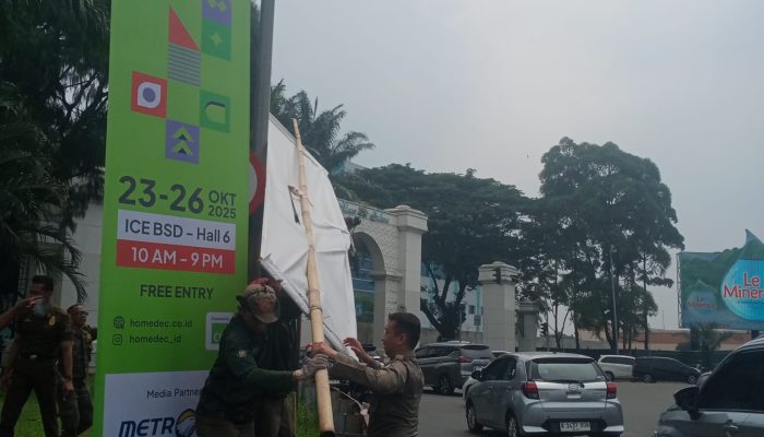 37 Reklame Ilegal di Alam Sutera dan Bintaro Ditertibkan