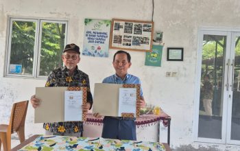 PT IKPP Tangerang Serahkan PLTS Rooftop 8.000 Wattpeak ke TPST 3R Batan Indah