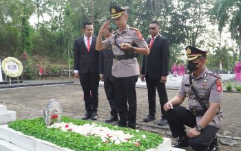 Tabur Bunga di TMP Kusuma Bangsa, Polres Banjar Teguhkan Semangat Pengabdian di Hari Bhayangkara ke-80