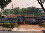 Segel Terpasang, Kok Proyek Tetap Jalan? Pool Taksi Maruga Tangsel Jadi Sorotan